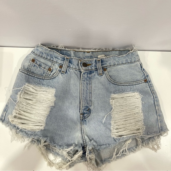 HIGH WAISTED LEVI’S DISTRESSED SHORTS - Picture 1 of 6